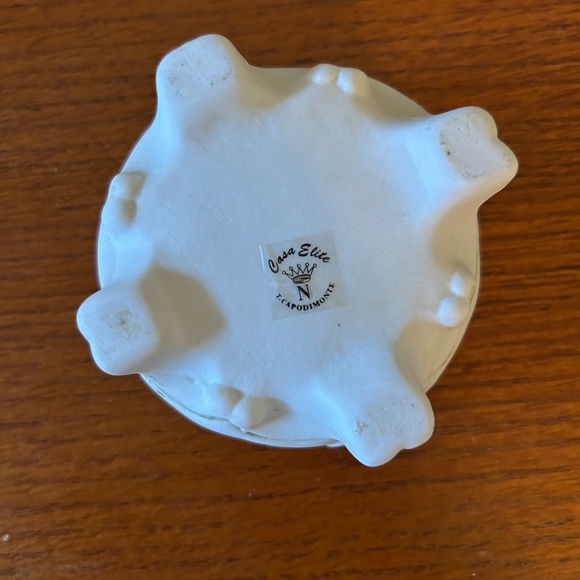 Vintage Capodimonte Footed Trinket Dish‎ With Flower Lid - Picture 2 of 7